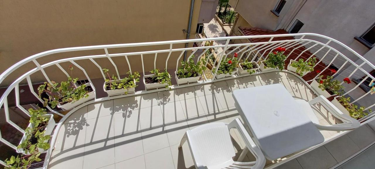 קיטן Guesthouse Flora מראה חיצוני תמונה