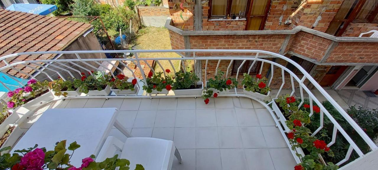 קיטן Guesthouse Flora מראה חיצוני תמונה