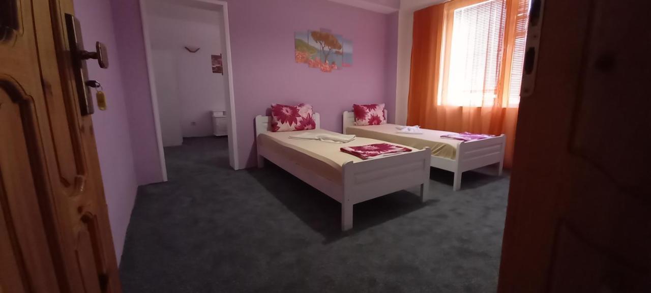 קיטן Guesthouse Flora מראה חיצוני תמונה