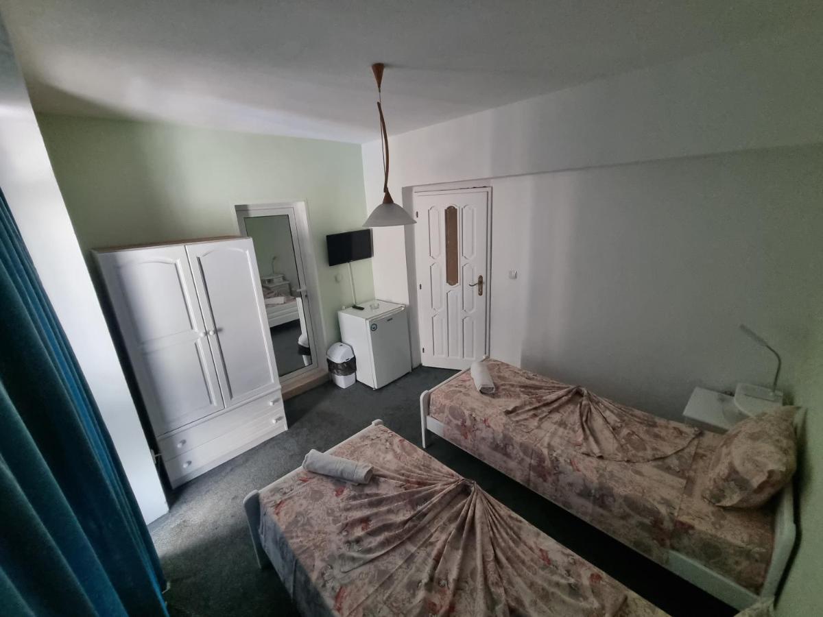 קיטן Guesthouse Flora מראה חיצוני תמונה