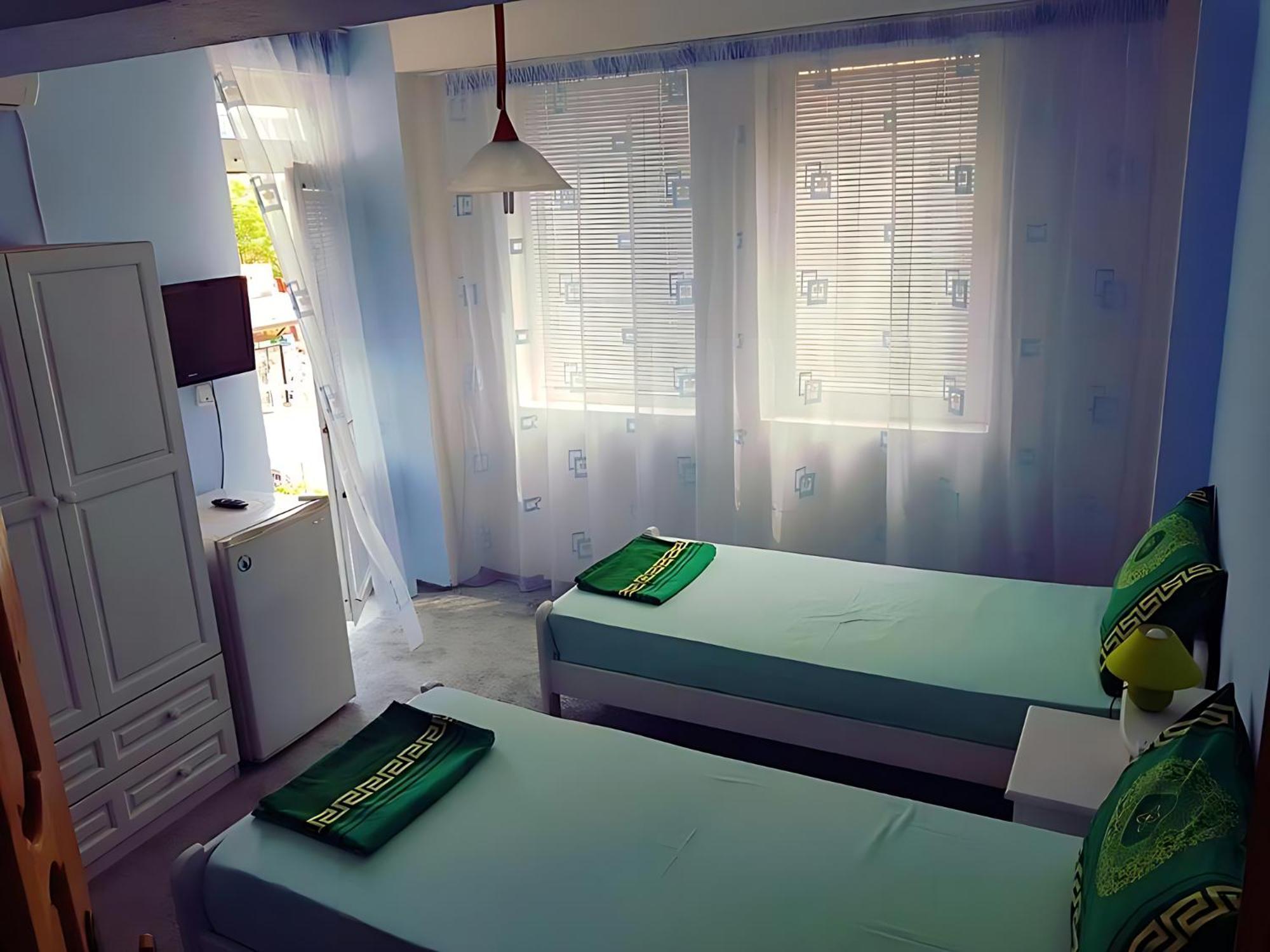 קיטן Guesthouse Flora מראה חיצוני תמונה