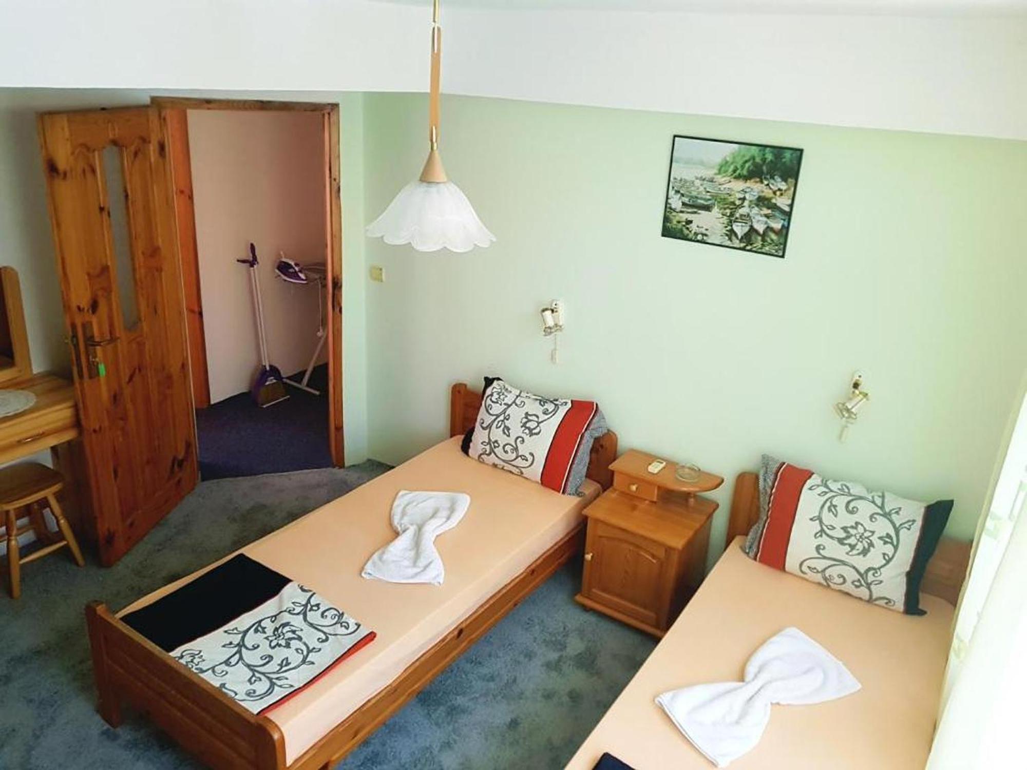 קיטן Guesthouse Flora מראה חיצוני תמונה