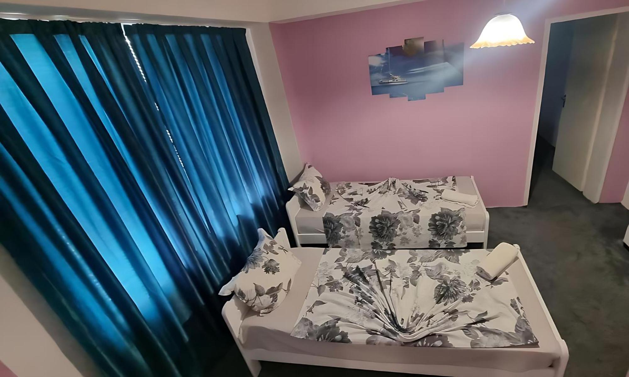 קיטן Guesthouse Flora מראה חיצוני תמונה