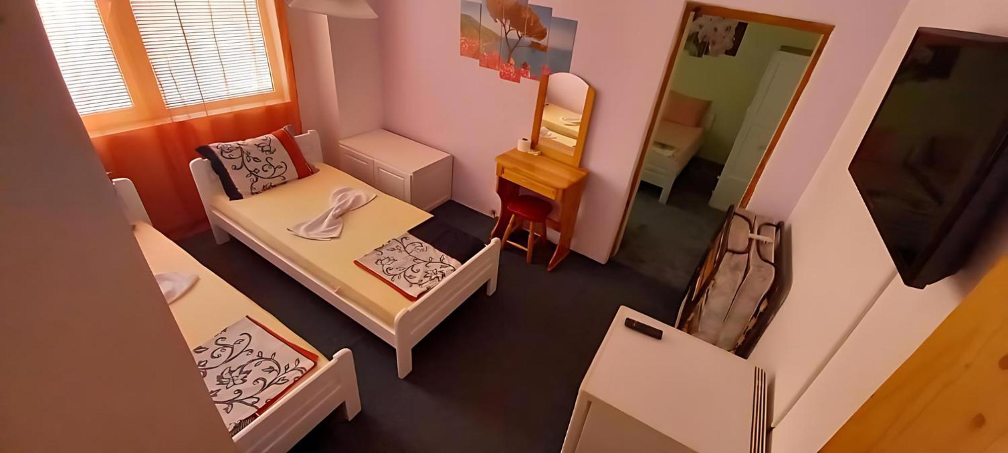 קיטן Guesthouse Flora מראה חיצוני תמונה