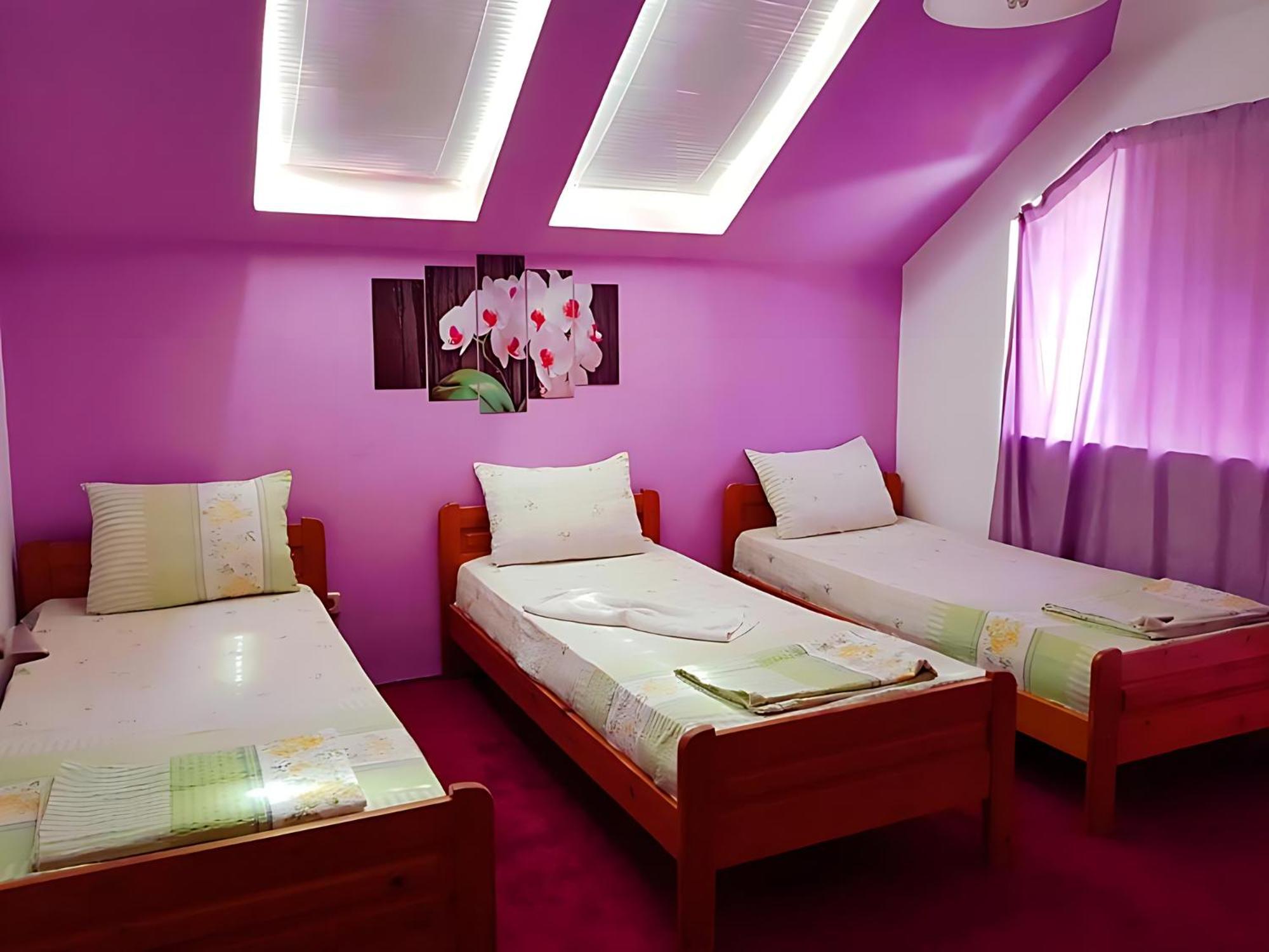 קיטן Guesthouse Flora מראה חיצוני תמונה