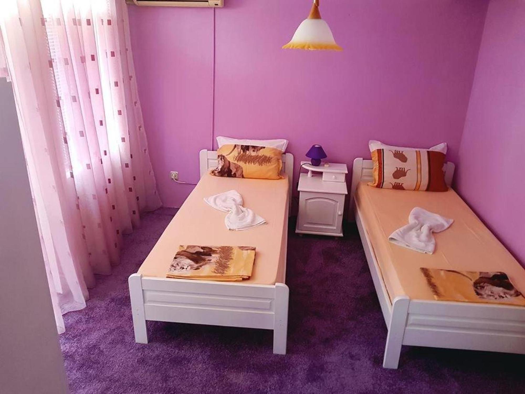 קיטן Guesthouse Flora מראה חיצוני תמונה