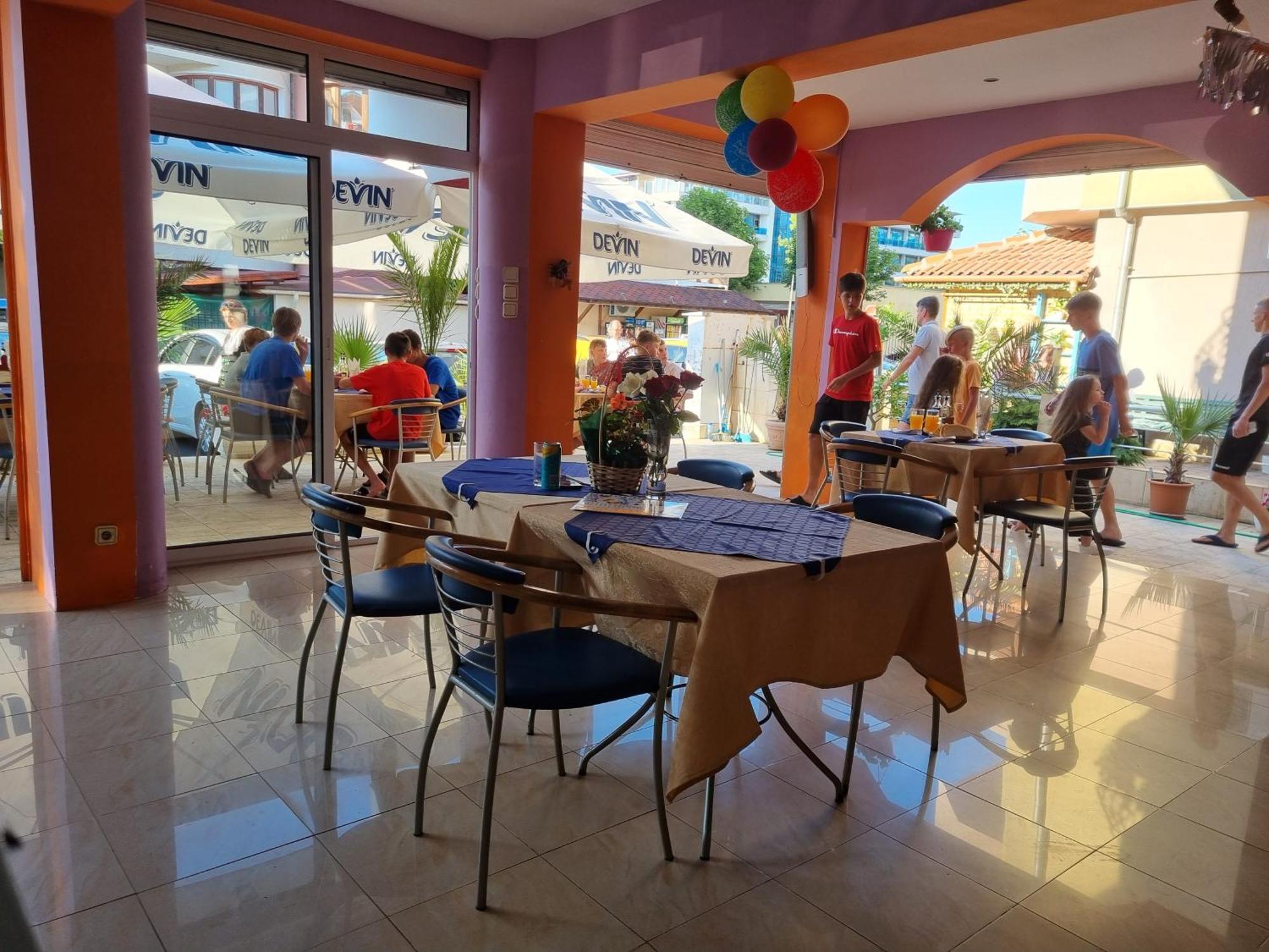 קיטן Guesthouse Flora מראה חיצוני תמונה