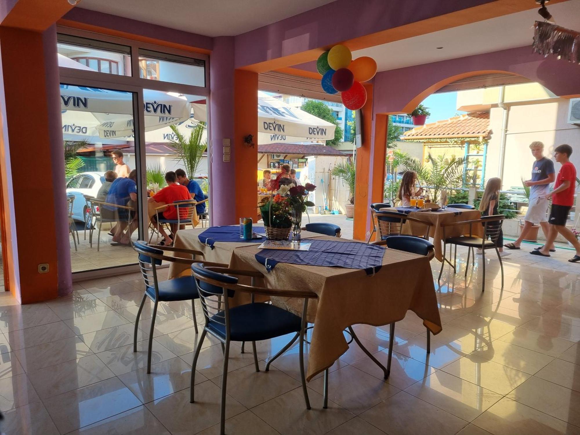 קיטן Guesthouse Flora מראה חיצוני תמונה