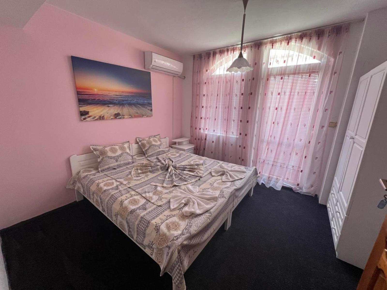 קיטן Guesthouse Flora מראה חיצוני תמונה