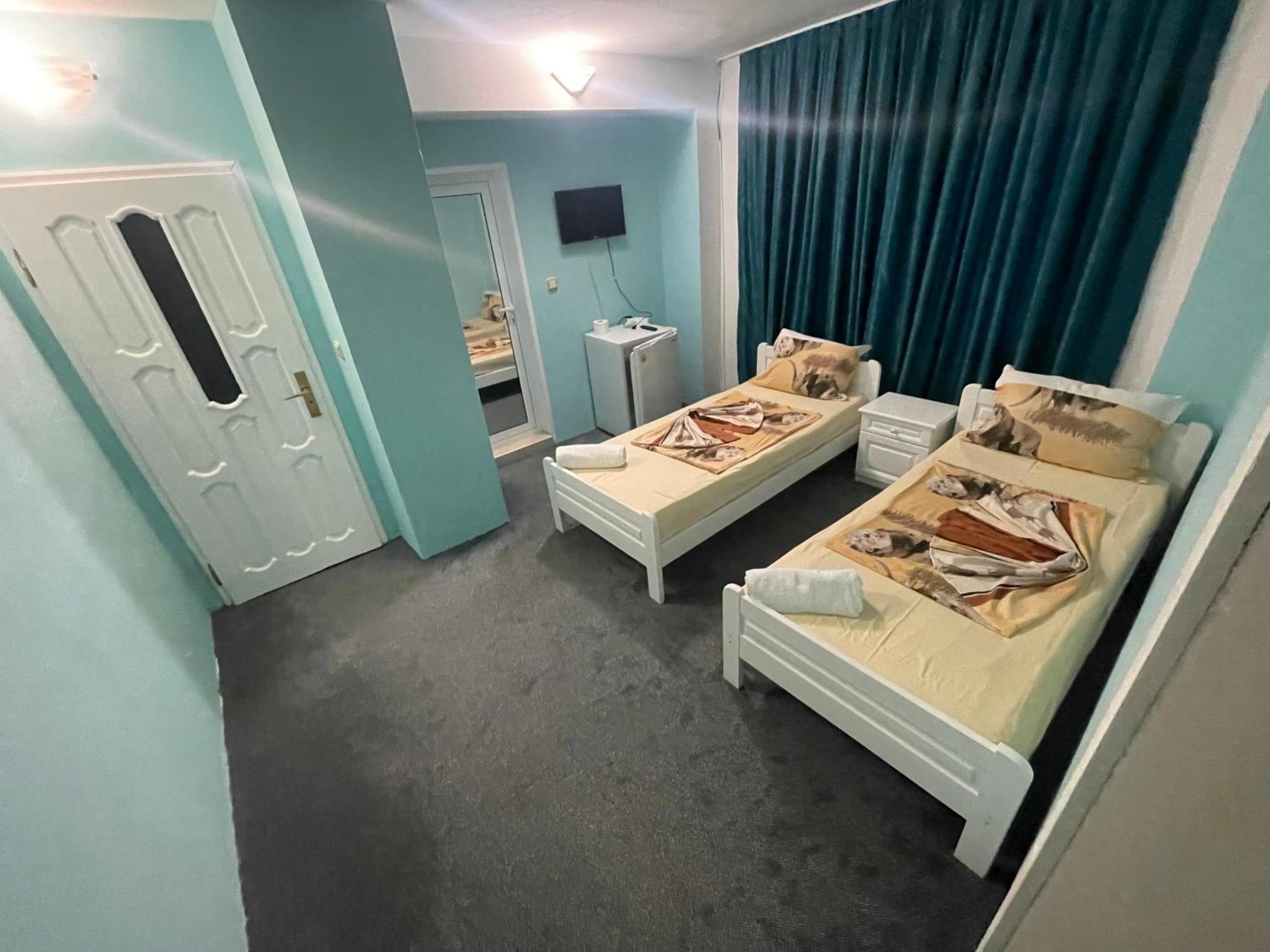 קיטן Guesthouse Flora מראה חיצוני תמונה