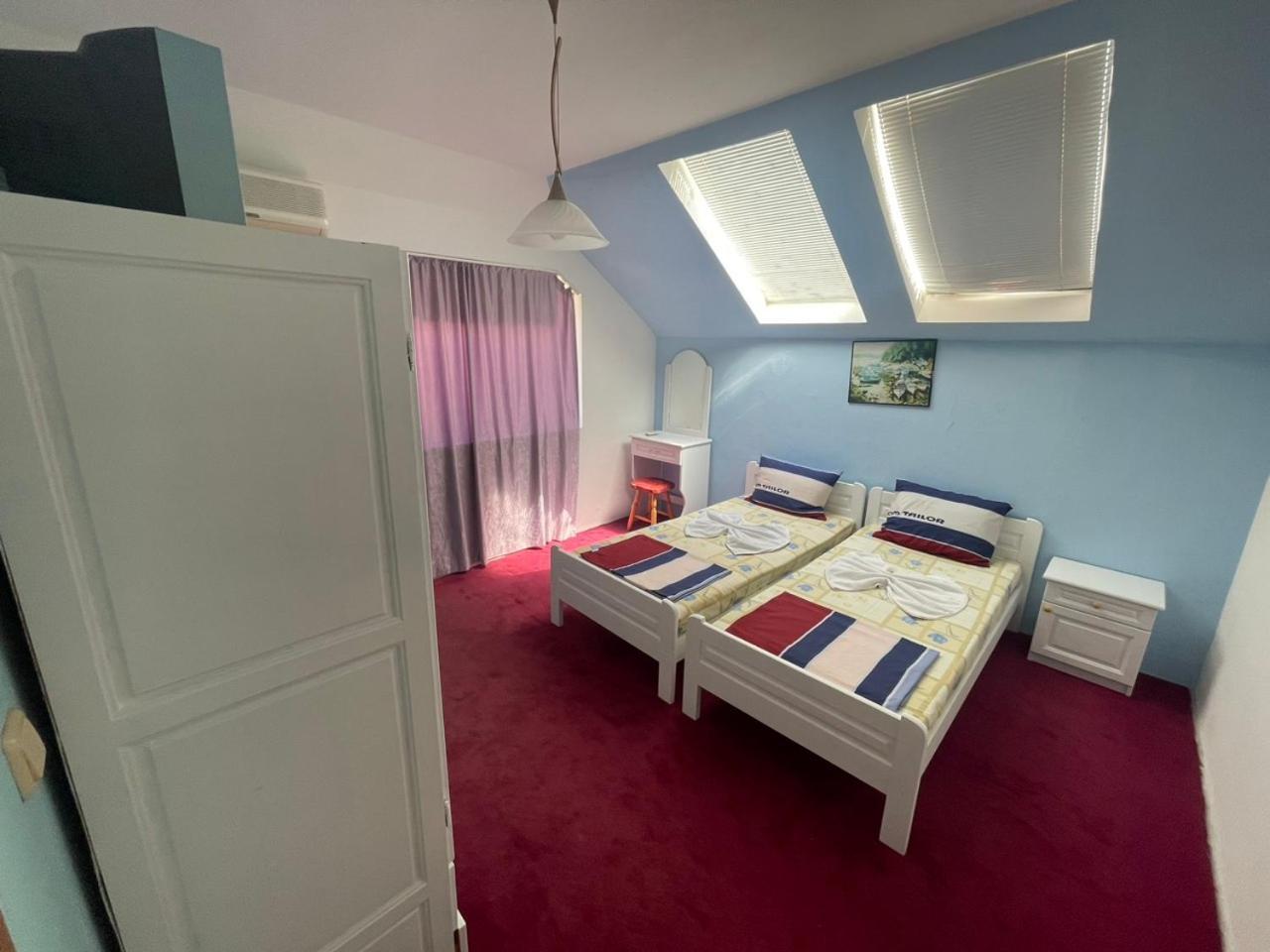 קיטן Guesthouse Flora מראה חיצוני תמונה