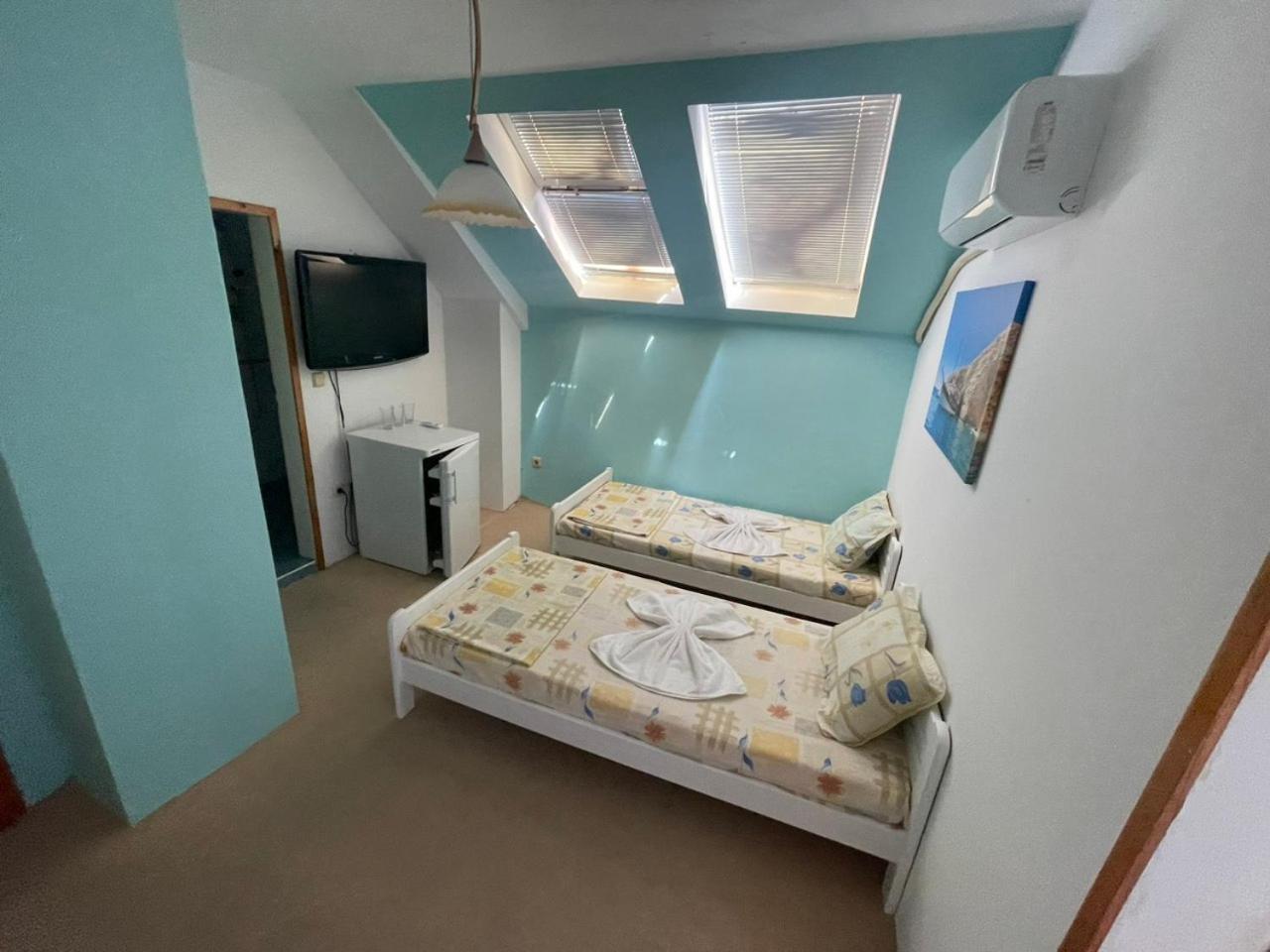 קיטן Guesthouse Flora מראה חיצוני תמונה