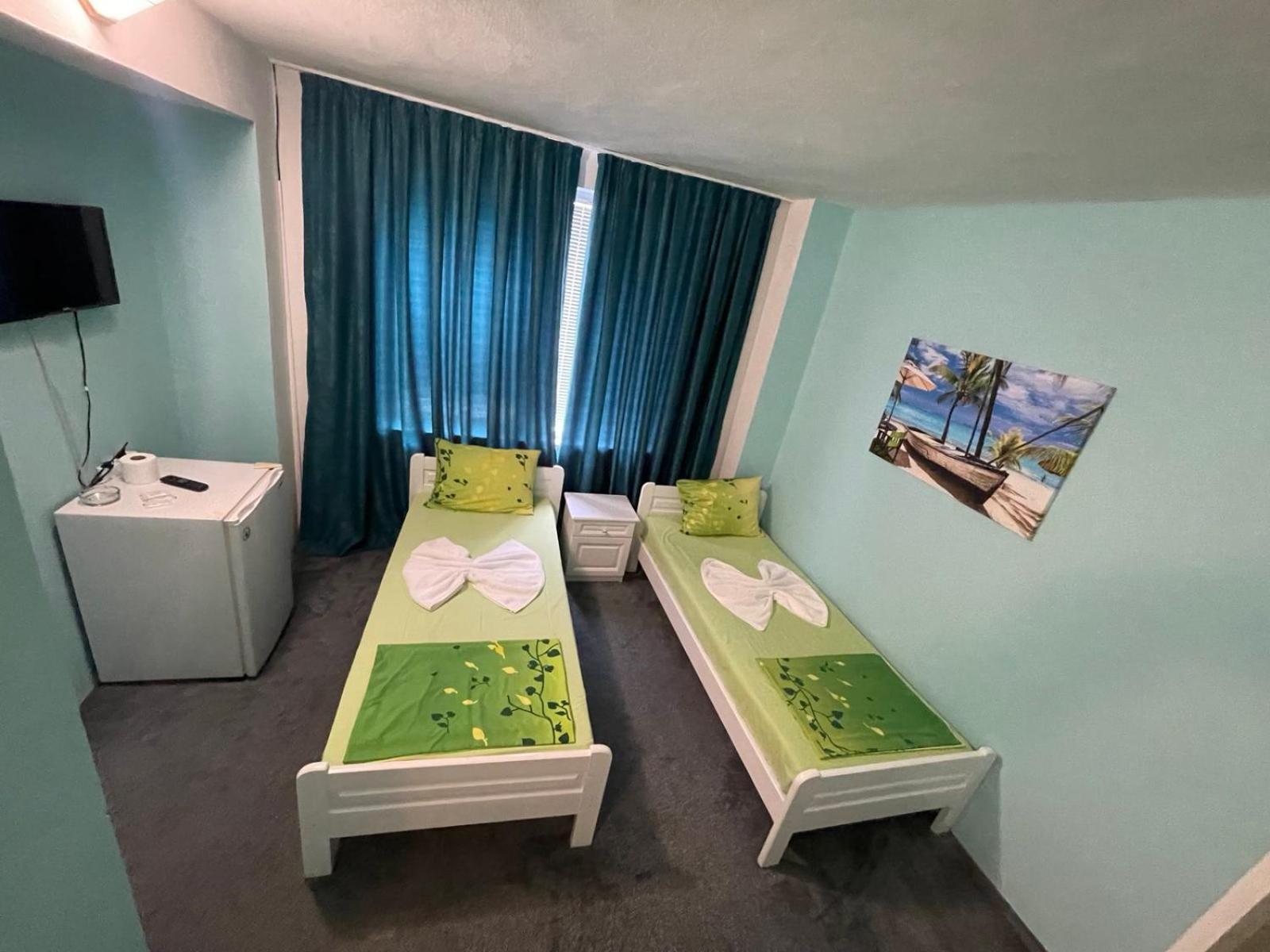 קיטן Guesthouse Flora מראה חיצוני תמונה