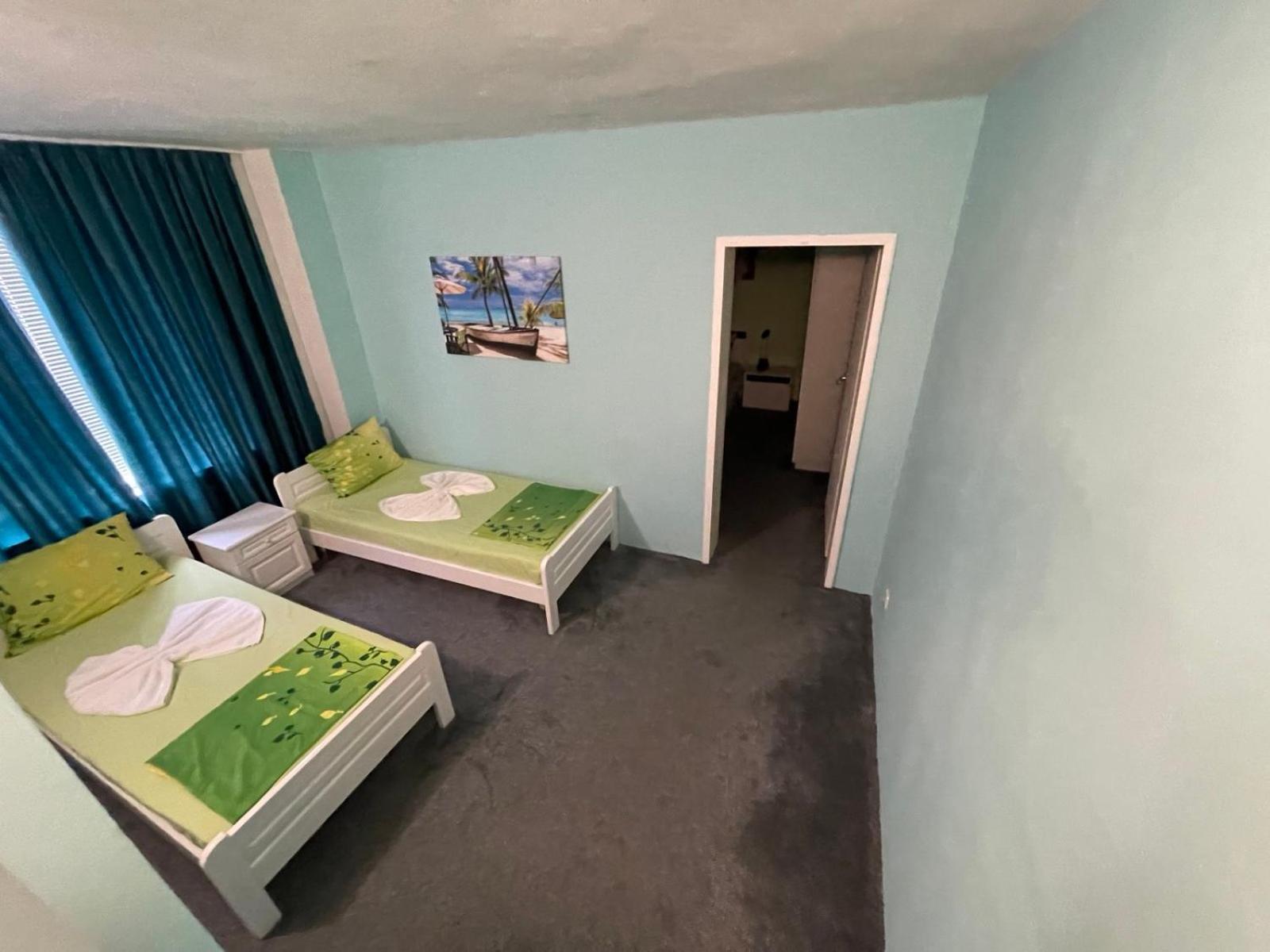 קיטן Guesthouse Flora מראה חיצוני תמונה