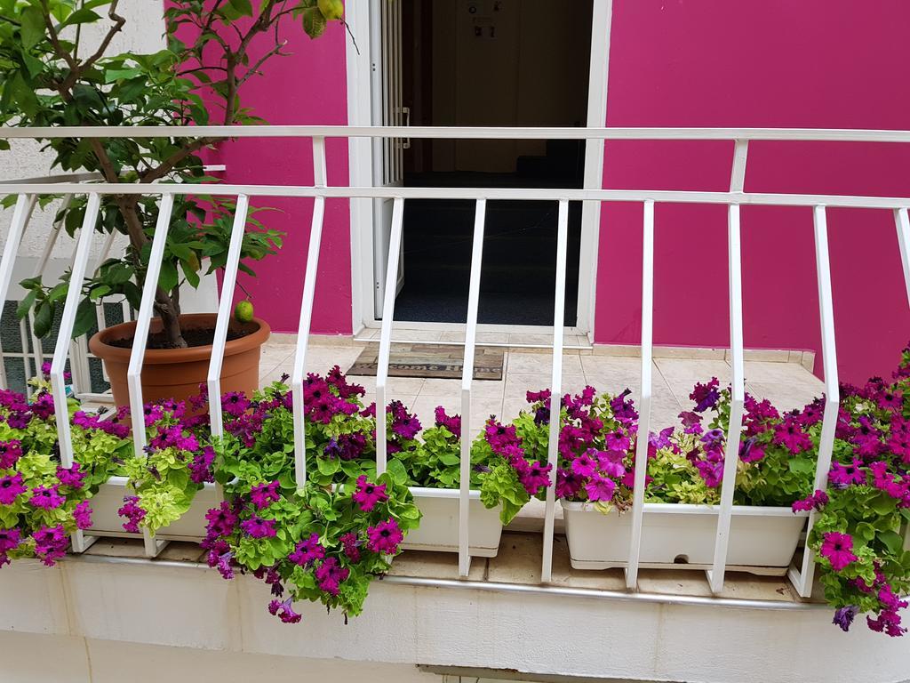 קיטן Guesthouse Flora מראה חיצוני תמונה