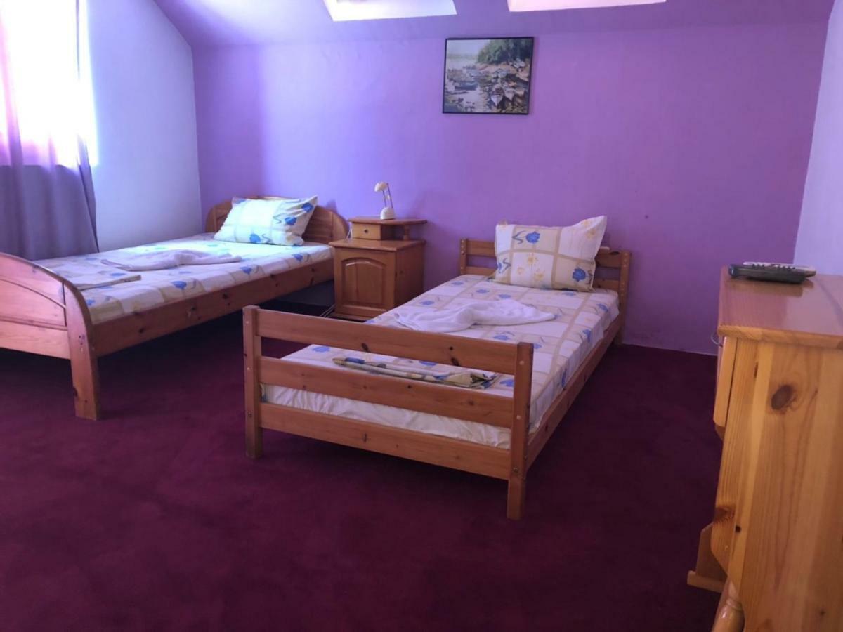 קיטן Guesthouse Flora מראה חיצוני תמונה